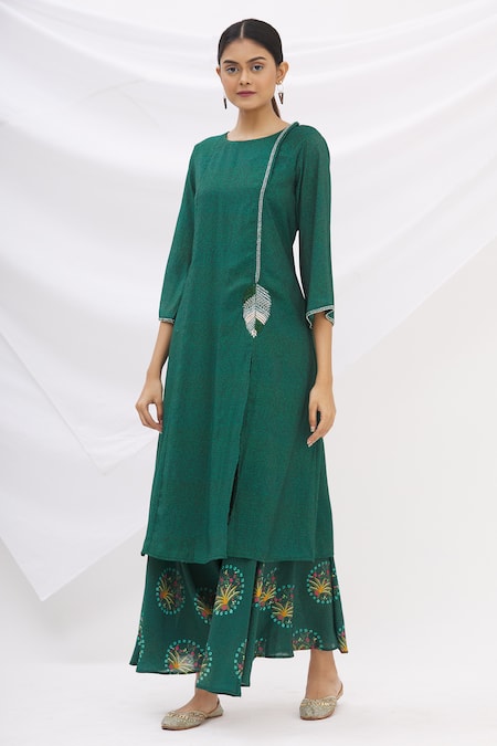 17:17 By Simmi Saboo Green Chanderi Silk Embroidery Round Kurta And Pant Set 