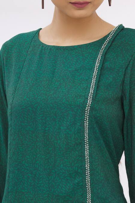 Shop 17:17 By Simmi Saboo Green Chanderi Silk Embroidery Round Kurta And Pant Set Online at Aza Fashions Shop_17:17 By Simmi Saboo_Green Chanderi Silk Embroidery Round Kurta And Pant Set _Online_at_Aza_Fashions