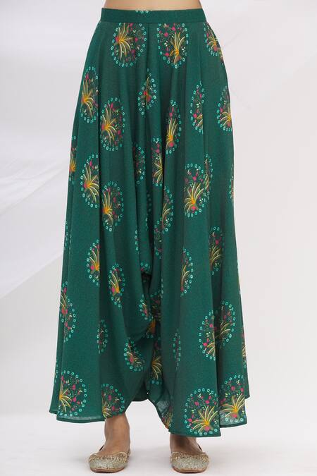 17:17 By Simmi Saboo Green Chanderi Silk Embroidery Round Kurta And Pant Set at Aza Fashions 17:17 By Simmi Saboo_Green Chanderi Silk Embroidery Round Kurta And Pant Set _at_Aza_Fashions