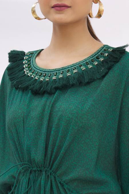 17:17 By Simmi Saboo Green Chanderi Silk Embroidery Round Kaftan Kurta at Aza Fashions 17:17 By Simmi Saboo_Green Chanderi Silk Embroidery Round Kaftan Kurta _at_Aza_Fashions