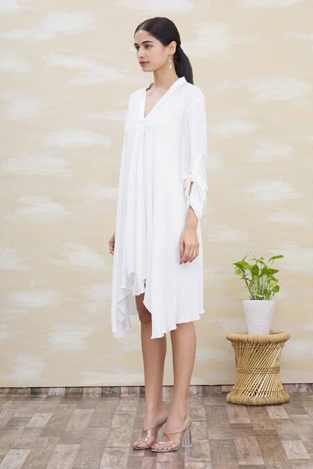 Kommal Sood White Georgette Embroidery V Neck Asymmetrical Tunic Online at Aza Fashions Kommal Sood_White Georgette Embroidery V Neck Asymmetrical Tunic _Online_at_Aza_Fashions