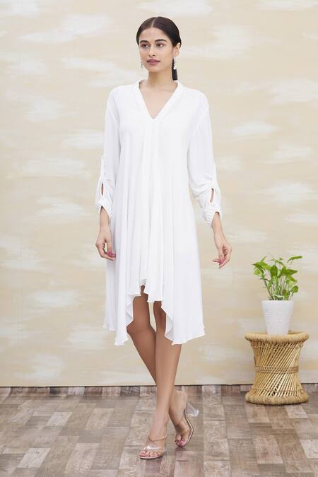 Shop Kommal Sood White Georgette Embroidery V Neck Asymmetrical Tunic Online at Aza Fashions Shop_Kommal Sood_White Georgette Embroidery V Neck Asymmetrical Tunic _Online_at_Aza_Fashions