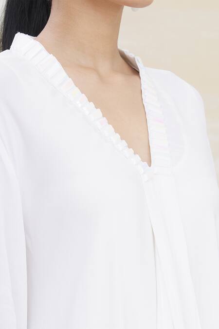 Kommal Sood White Georgette Embroidery V Neck Asymmetrical Tunic at Aza Fashions Kommal Sood_White Georgette Embroidery V Neck Asymmetrical Tunic _at_Aza_Fashions