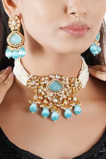 ChhavI'S Jewels_White Kundan Beaded Pendant Choker Set_at_Aza_Fashions