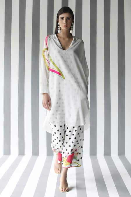 Rajiramniq White Cotton Silk Embroidery V Neck Printed Kurta And Pant Set