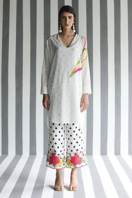 Buy Rajiramniq White Cotton Silk Embroidery V Neck Printed Kurta And Pant Set Online at Aza Fashions Buy_Rajiramniq_White Cotton Silk Embroidery V Neck Printed Kurta And Pant Set _Online_at_Aza_Fashions