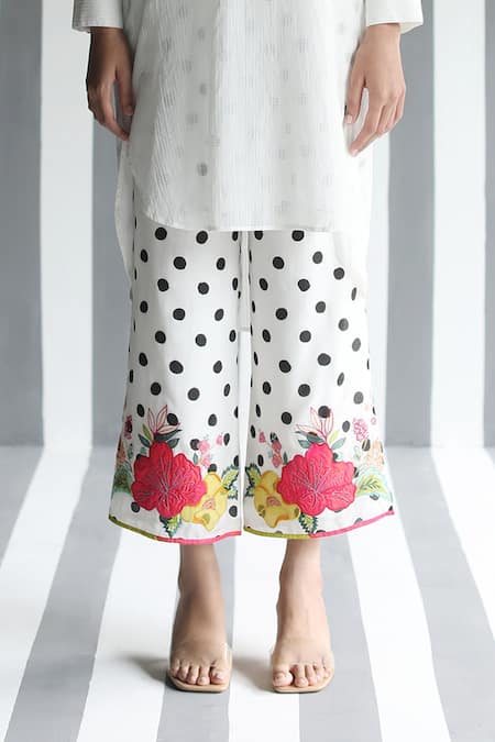 Rajiramniq White Cotton Silk Embroidery V Neck Printed Kurta And Pant Set at Aza Fashions Rajiramniq_White Cotton Silk Embroidery V Neck Printed Kurta And Pant Set _at_Aza_Fashions