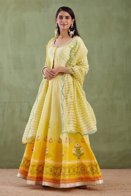 Buy_Abbaran_Yellow Chanderi Dupatta Banarasi U Neck Printed Lehenga Set _Online_at_Aza_Fashions