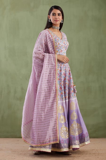Abbaran Purple Chanderi Dupatta Banarasi V Neck Printed Lehenga Set Online at Aza Fashions Abbaran_Purple Chanderi Dupatta Banarasi V Neck Printed Lehenga Set _Online_at_Aza_Fashions