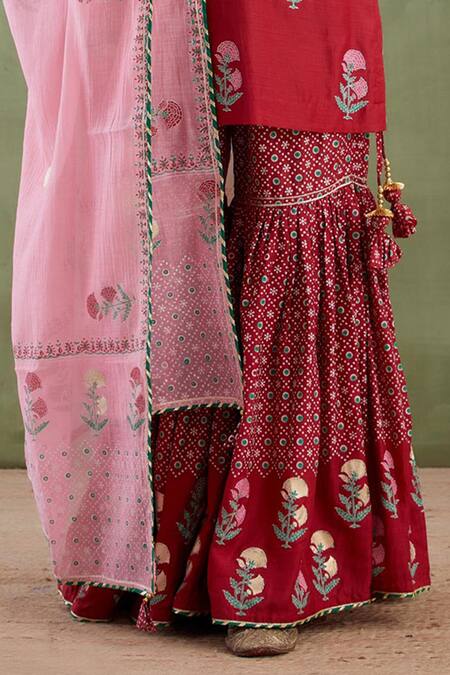 Abbaran_Maroon Cotton Silk Dupatta Chanderi Round Printed Kurta Gharara Set _at_Aza_Fashions