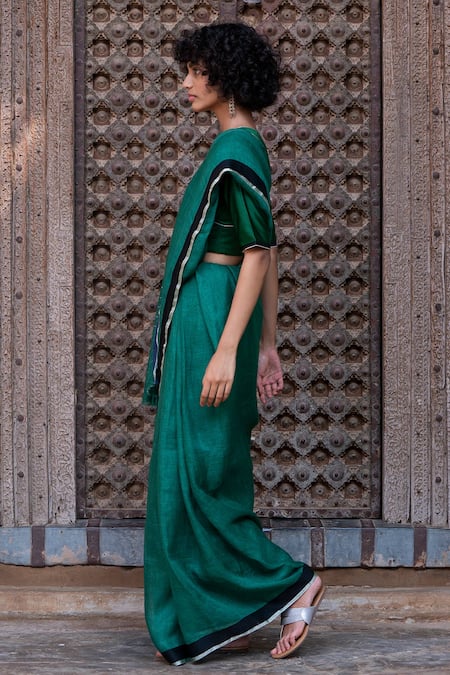 Meghaleyana' - Linen Silk - Resplendent in contrasting colors