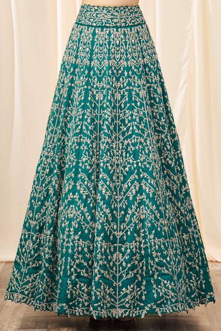 Mrunalini Rao Green Satin Organza V Neck Bridal Lehenga Set at Aza Fashions Mrunalini Rao_Green Satin Organza V Neck Bridal Lehenga Set_at_Aza_Fashions