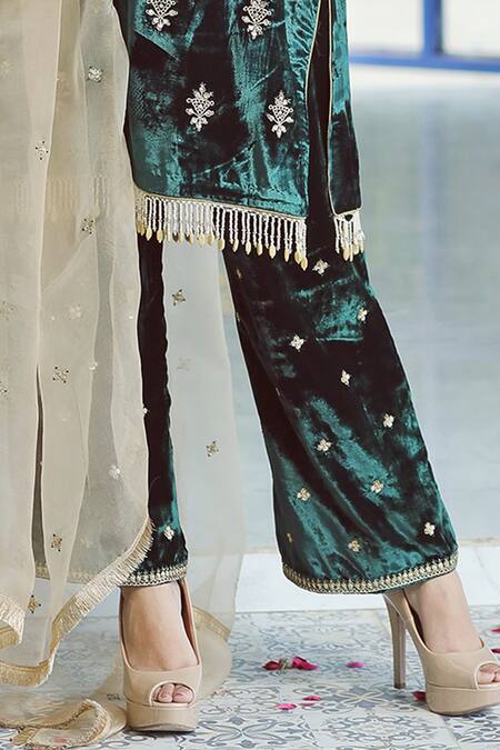 Shop_Pairaahan_Green Dupatta Organza, Kurta And Pant Premium Velvet Silk Notched Set_Online_at_Aza_Fashions