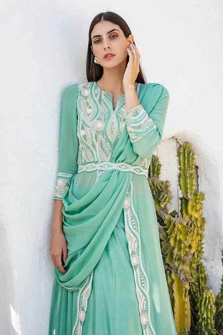 Shruti Sancheti Green Georgette Notched Embroidered Kurta Lehenga Set at Aza Fashions Shruti Sancheti_Green Georgette Notched Embroidered Kurta Lehenga Set_at_Aza_Fashions