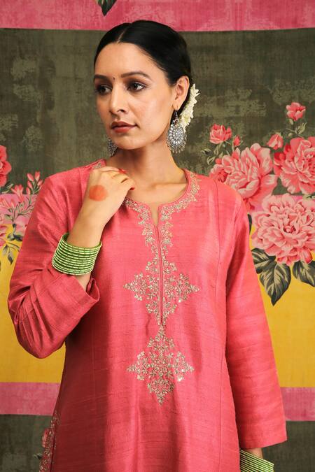 Buy Vrinda By Pundrik Dubey Pink Raw , Satin , Chanderi Notched Sandli Gulabi Anarkali Set Online at Aza Fashions Buy_Vrinda By Pundrik Dubey_Pink Raw , Satin , Chanderi Notched Sandli Gulabi Anarkali Set_Online_at_Aza_Fashions