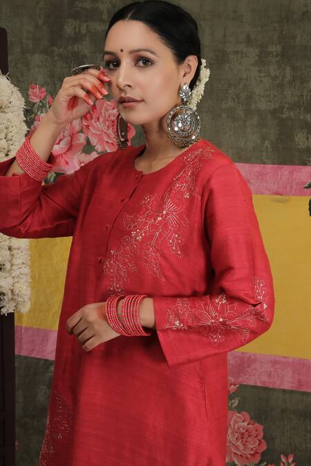 Buy Vrinda By Pundrik Dubey Red Raw , Satin , Chanderi Round Sandli Laal Bagh Anarkali Set Online at Aza Fashions Buy_Vrinda By Pundrik Dubey_Red Raw , Satin , Chanderi Round Sandli Laal Bagh Anarkali Set_Online_at_Aza_Fashions