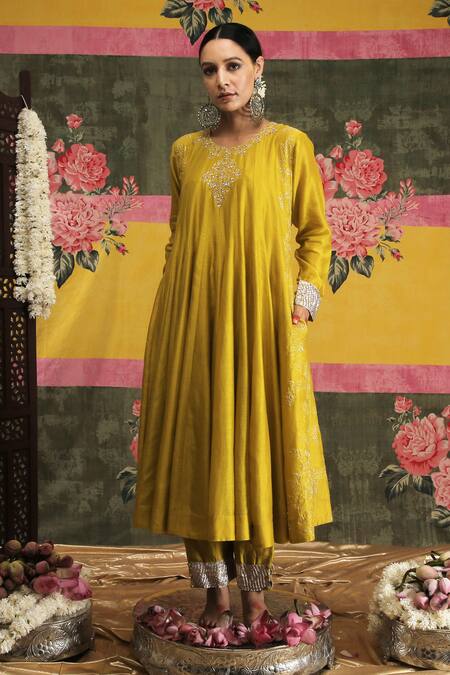 Vrinda By Pundrik Dubey Yellow Satin , Chanderi Round Sandli Peeli Anarkali Set Online at Aza Fashions Vrinda By Pundrik Dubey_Yellow Satin , Chanderi Round Sandli Peeli Anarkali Set_Online_at_Aza_Fashions