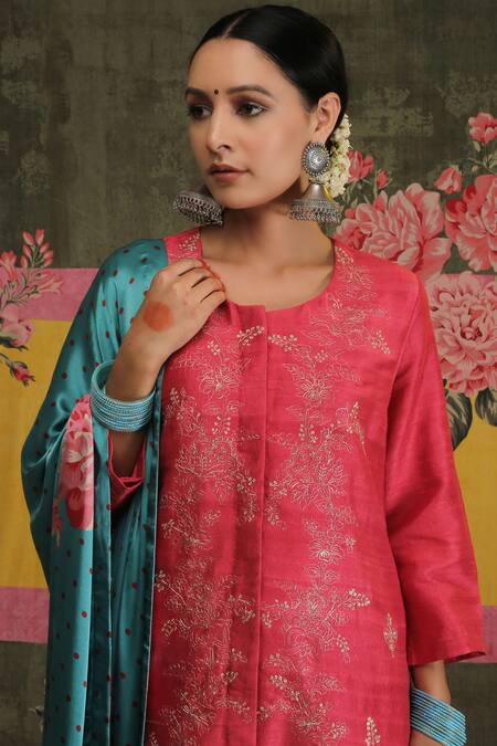 Buy Vrinda By Pundrik Dubey Pink Raw , Satin , Chanderi Round Sandli Gulabi Jaal Kurta Set Online at Aza Fashions Buy_Vrinda By Pundrik Dubey_Pink Raw , Satin , Chanderi Round Sandli Gulabi Jaal Kurta Set_Online_at_Aza_Fashions