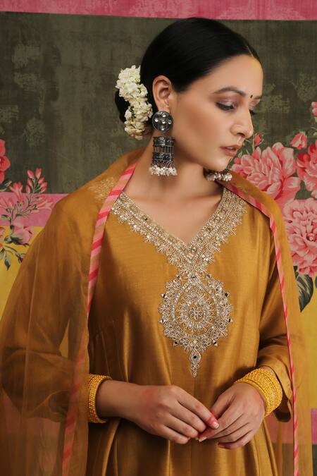 Vrinda By Pundrik Dubey Yellow Chanderi , Organza V Neck Sandli Swarn Anarkali Set Online at Aza Fashions Vrinda By Pundrik Dubey_Yellow Chanderi , Organza V Neck Sandli Swarn Anarkali Set_Online_at_Aza_Fashions