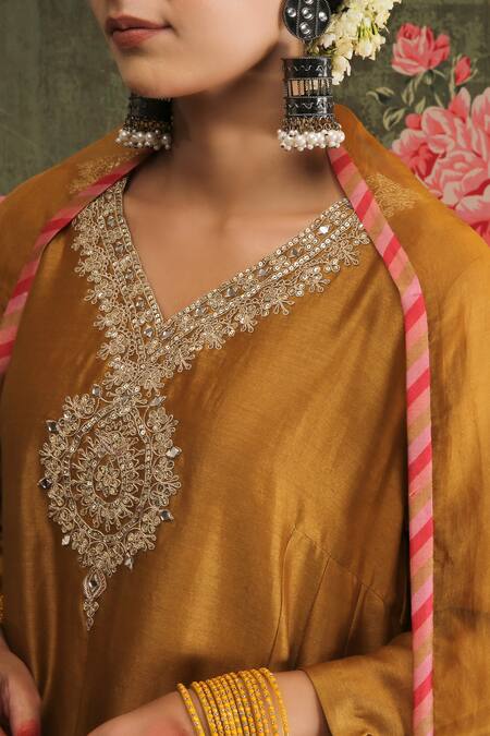 Buy Vrinda By Pundrik Dubey Yellow Chanderi , Organza V Neck Sandli Swarn Anarkali Set Online at Aza Fashions Buy_Vrinda By Pundrik Dubey_Yellow Chanderi , Organza V Neck Sandli Swarn Anarkali Set_Online_at_Aza_Fashions