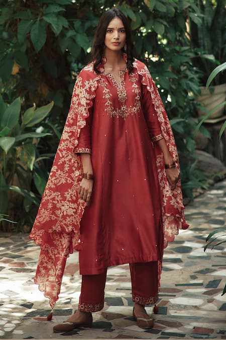 House Of Pink Red Bottom Cotton Satin, Kurta And Dupatta Chanderi Notched Set Online at Aza Fashions House Of Pink_Red Bottom Cotton Satin, Kurta And Dupatta Chanderi Notched Set _Online_at_Aza_Fashions