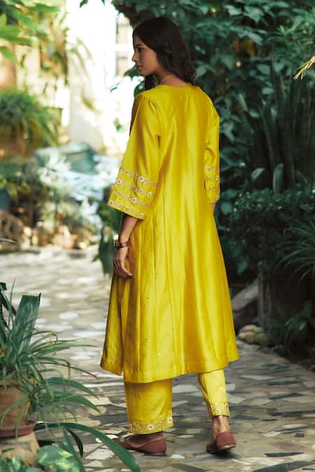 Shop House Of Pink Yellow Bottom Cotton Satin, Kurta And Dupatta Chanderi Notched Set at Aza Fashions Shop_House Of Pink_Yellow Bottom Cotton Satin, Kurta And Dupatta Chanderi Notched Set _at_Aza_Fashions