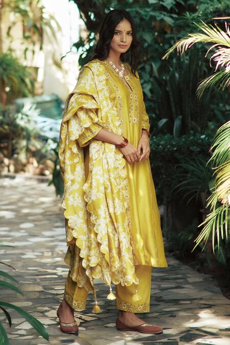 House Of Pink Yellow Bottom Cotton Satin, Kurta And Dupatta Chanderi Notched Set Online at Aza Fashions House Of Pink_Yellow Bottom Cotton Satin, Kurta And Dupatta Chanderi Notched Set _Online_at_Aza_Fashions