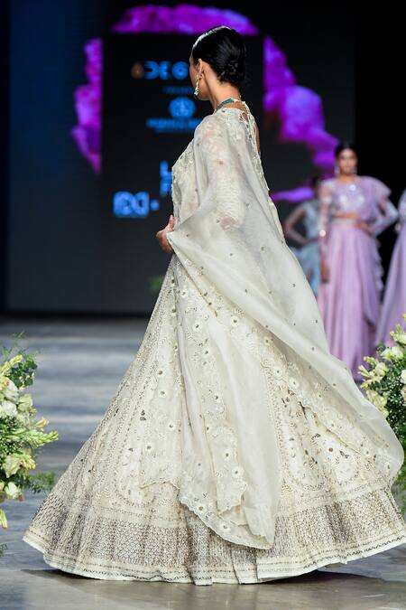 Shikha And Srishti Design White Organza Round Embroidered Bridal Lehenga Set Online at Aza Fashions Shikha And Srishti Design_White Organza Round Embroidered Bridal Lehenga Set _Online_at_Aza_Fashions