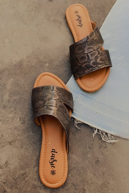 Daisie_Black Animal Print Flats_at_Aza_Fashions