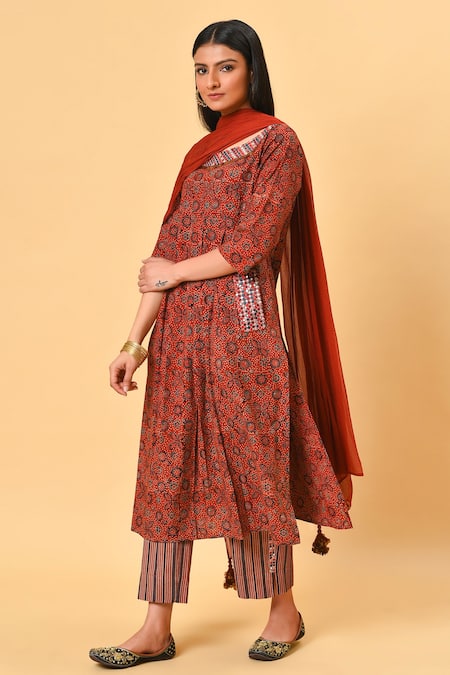 Buy_NUHH_Maroon Dupatta Nylon Chiffon, Kurta And Pant 100% Cotton Round Printed Set _Online_at_Aza_Fashions