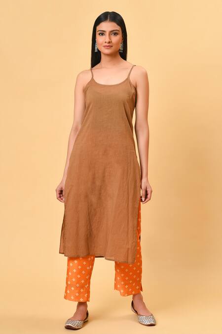Buy_NUHH_Beige Chanderi, Lining Cotton V Neck Printed Kurta Set _Online_at_Aza_Fashions