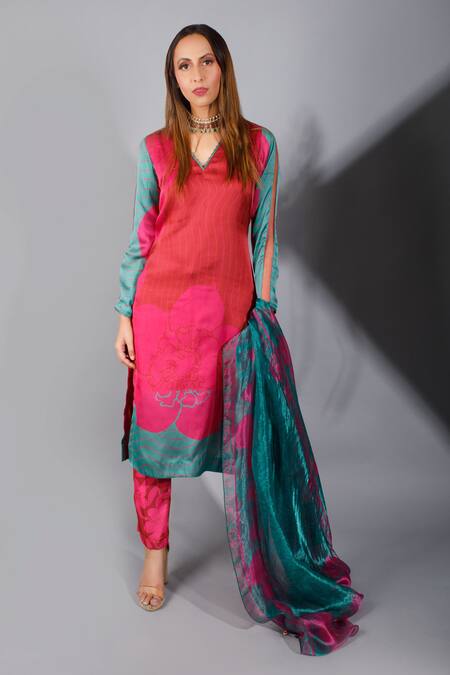 Show Shaa_Pink Silk, Organza V Neck Printed Kurta Set _Online_at_Aza_Fashions
