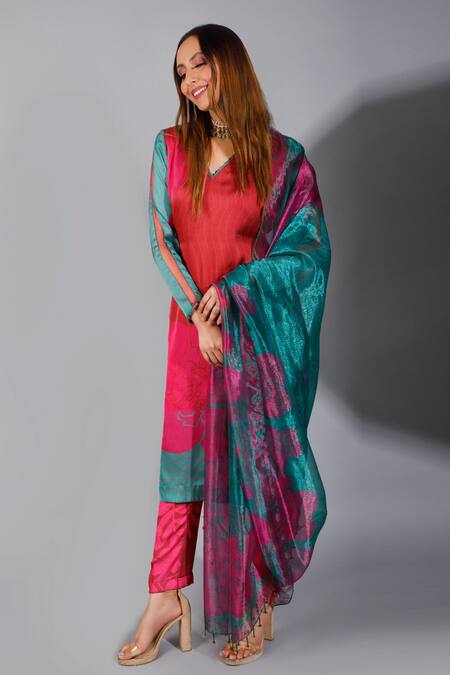 Buy_Show Shaa_Pink Silk, Organza V Neck Printed Kurta Set _Online_at_Aza_Fashions