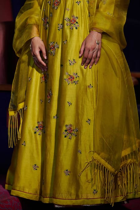 Buy_Shikha Mehta_Green Organza, Chanderi V Neck Zarina Lehenga Set_Online_at_Aza_Fashions