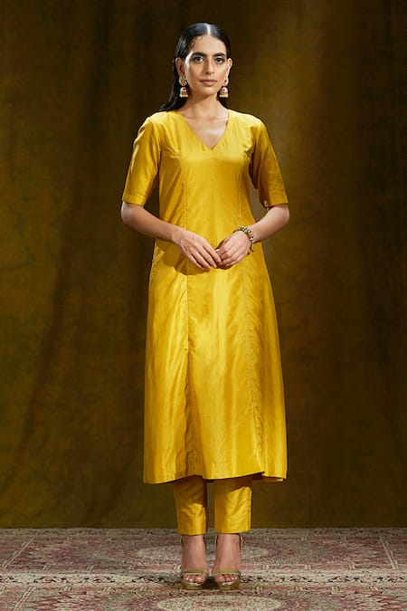 Seerat Women Orange Ethnic Motifs Pure Silk Kurta with Trousers & With  Dupatta - Absolutely Desi