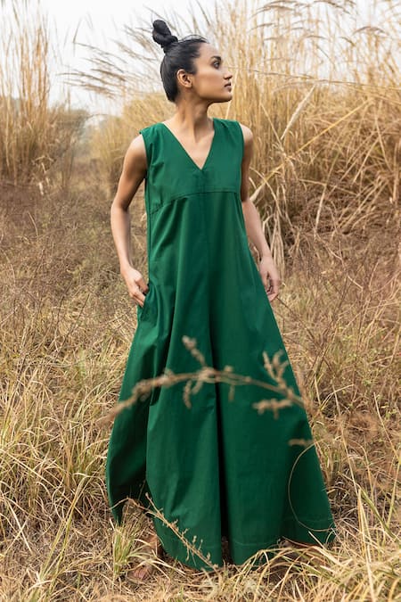 Kharakapas Green Poplin V Neck Song Of Robin Jumpsuit Online at Aza Fashions Kharakapas_Green Poplin V Neck Song Of Robin Jumpsuit _Online_at_Aza_Fashions