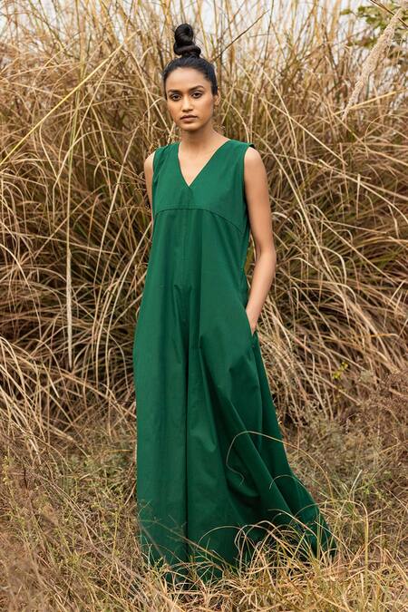 Buy Kharakapas Green Poplin V Neck Song Of Robin Jumpsuit Online at Aza Fashions Buy_Kharakapas_Green Poplin V Neck Song Of Robin Jumpsuit _Online_at_Aza_Fashions