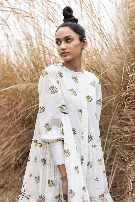 Shop Kharakapas White Cotton Mulmul Block Print Round Field Of Dasies Dress Online at Aza Fashions Shop_Kharakapas_White Cotton Mulmul Block Print Round Field Of Dasies Dress _Online_at_Aza_Fashions