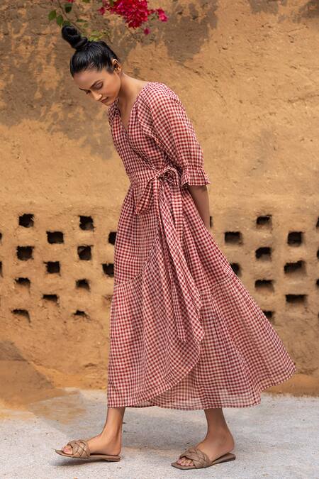 Buy Kharakapas Red Cotton Checks V Neck The Road Not Taken Dress Online at Aza Fashions Buy_Kharakapas_Red Cotton Checks V Neck The Road Not Taken Dress _Online_at_Aza_Fashions