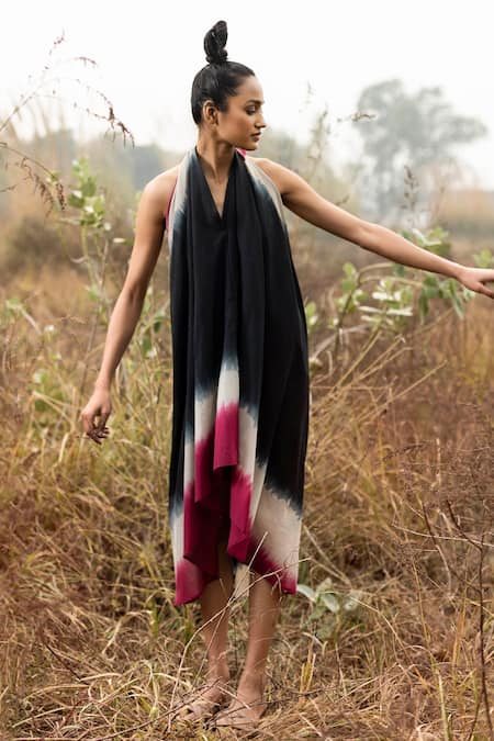 Kharakapas Black Mulmul Shibori Halter Shadows In The Woods Dress Online at Aza Fashions Kharakapas_Black Mulmul Shibori Halter Shadows In The Woods Dress _Online_at_Aza_Fashions