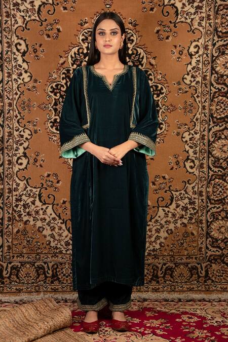 Buy_Priya Chaudhary_Blue Silk Velvet Sequin V Neck Kurta And Pant Set_Online_at_Aza_Fashions
