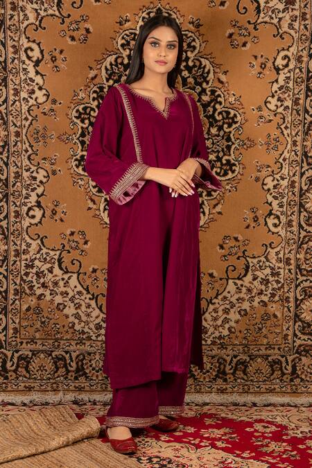 Priya Chaudhary_Purple Silk Velvet Sequin V Neck Kurta _Online_at_Aza_Fashions