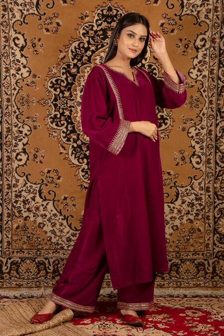 Buy_Priya Chaudhary_Purple Silk Velvet Sequin V Neck Kurta _Online_at_Aza_Fashions