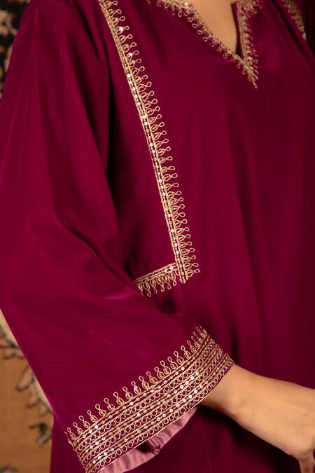 Priya Chaudhary_Purple Silk Velvet Sequin V Neck Kurta _at_Aza_Fashions