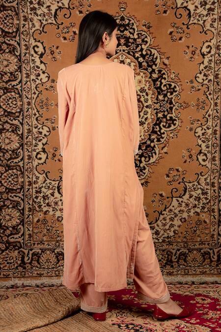 Priya Chaudhary Peach Silk Velvet Embroidered Sequin V Neck Kurta  2