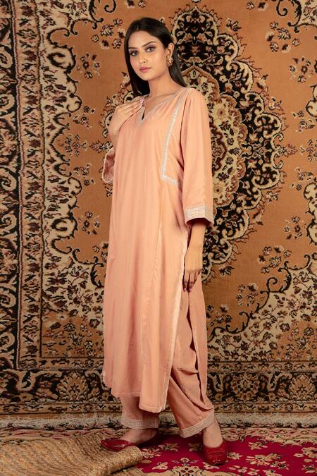 Priya Chaudhary Peach Silk Velvet Embroidered Sequin V Neck Kurta  4