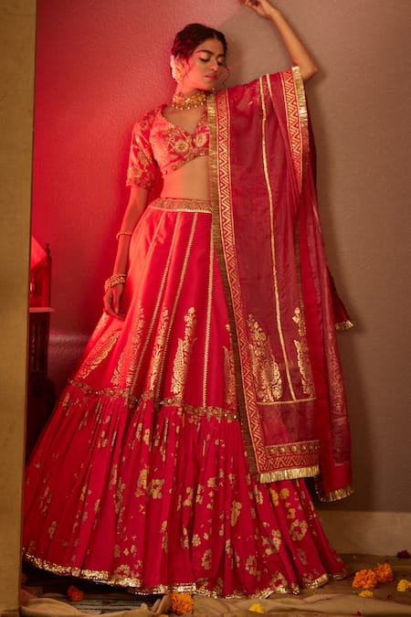 Shop Moledro Pink Crepe Dupatta Organza, Opada Silk, Mahi Embroidered Bridal Lehenga Set at Aza Fashions Shop_Moledro_Pink Crepe Dupatta Organza, Opada Silk, Mahi Embroidered Bridal Lehenga Set _at_Aza_Fashions