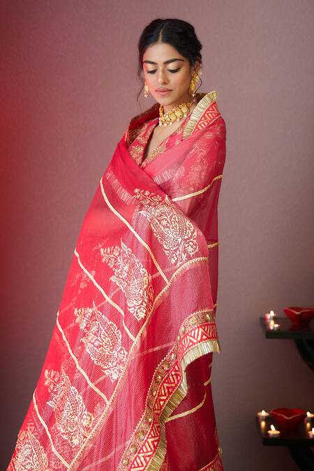 Shop Moledro Pink Crepe Dupatta Organza, Opada Silk, Mahi Embroidered Bridal Lehenga Set Online at Aza Fashions Shop_Moledro_Pink Crepe Dupatta Organza, Opada Silk, Mahi Embroidered Bridal Lehenga Set _Online_at_Aza_Fashions