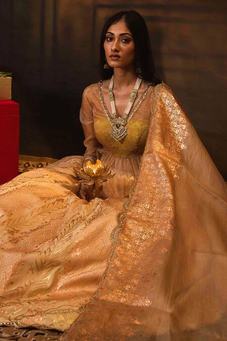 Buy_Moledro_Peach Organza And Crepe, Silk Chanderi Sequin & Cutdana, Foil V Kurta Lehenga Set _Online_at_Aza_Fashions