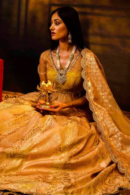 Shop Moledro Peach Organza And Crepe, Silk Chanderi Sequin & Cutdana, Foil V Kurta Lehenga Set Online at Aza Fashions Shop_Moledro_Peach Organza And Crepe, Silk Chanderi Sequin & Cutdana, Foil V Kurta Lehenga Set _Online_at_Aza_Fashions